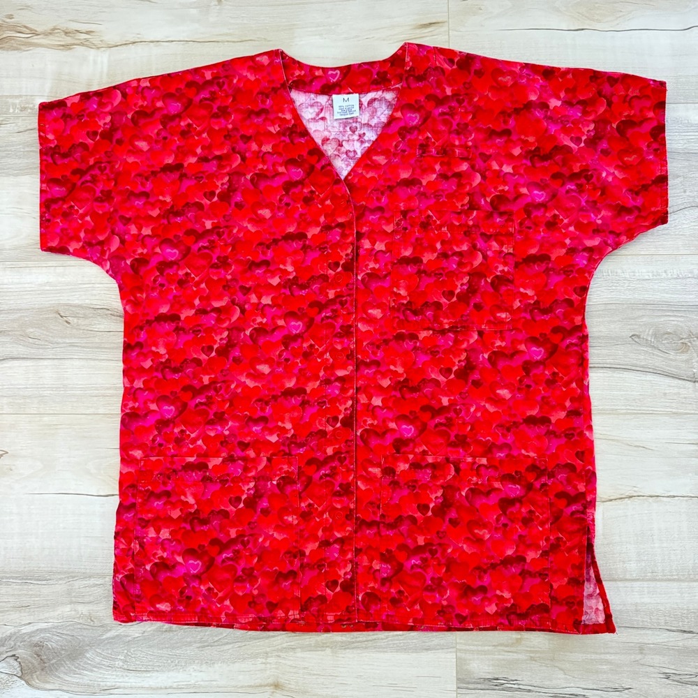 Heart Print S.C.R.U.B.S. Scrub Top Womens M Red Snap Front Vintage V-Neck Pocket